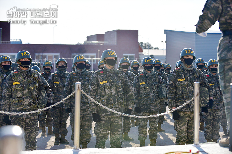 해병대 신병 1265기 1교육대 3주차 화생방 89_8330.jpg