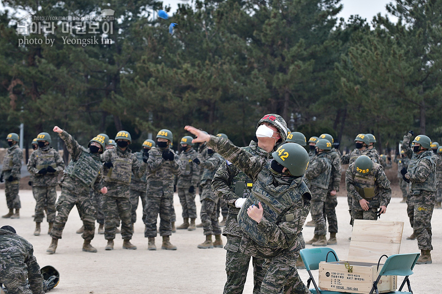 해병대 신병 1265기 2교육대 4주차 수류탄투척_0133.jpg