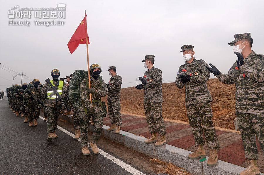 해병대 신병 1265기 2교육대 극기주 빨간명찰수여식_1309.jpg