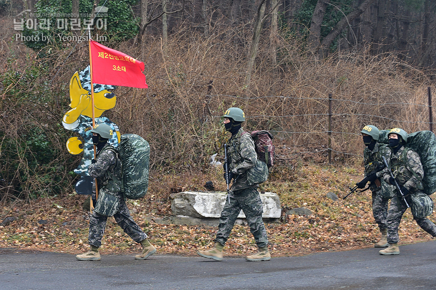 해병대 신병 1265기 2교육대 극기주 빨간명찰수여식_1200.jpg