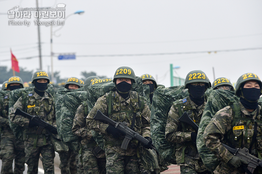 해병대 신병 1265기 2교육대 극기주 빨간명찰수여식_1302.jpg