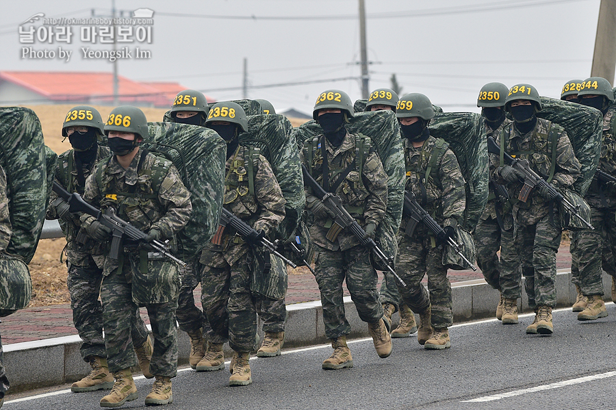 해병대 신병 1265기 2교육대 극기주 빨간명찰수여식_1306.jpg