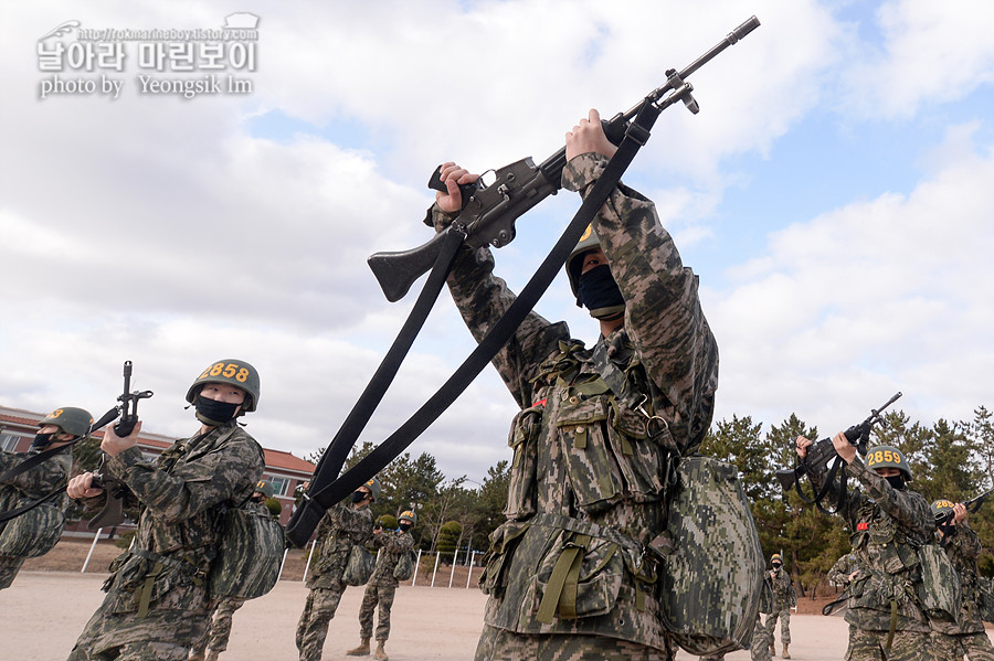 신병 1265기 2교육대 6주차 격투봉 참호격투 목봉_7590.jpg