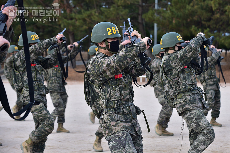 신병 1265기 2교육대 6주차 격투봉 참호격투 목봉_7625.jpg