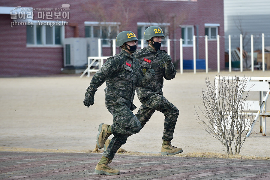 신병 1265기 2교육대 6주차 격투봉 참호격투 목봉_1556.jpg