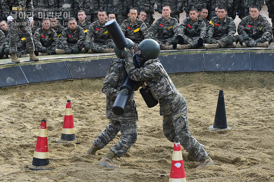 신병 1265기 2교육대 6주차 격투봉 참호격투 목봉_1637.jpg