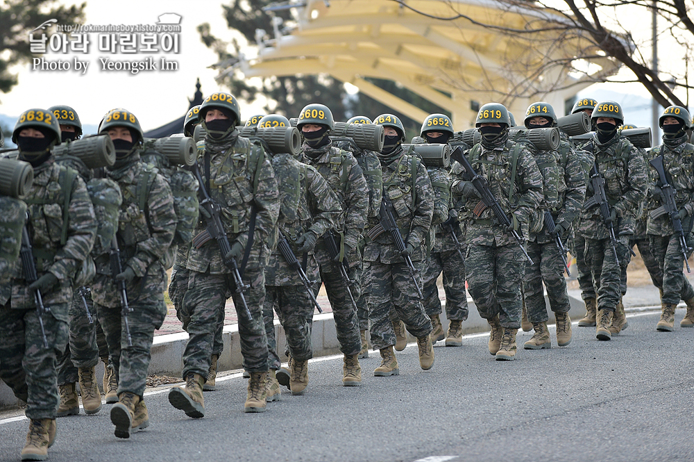 해병대 신병 1264기 5교육대 빨간명찰수여식_4915.jpg