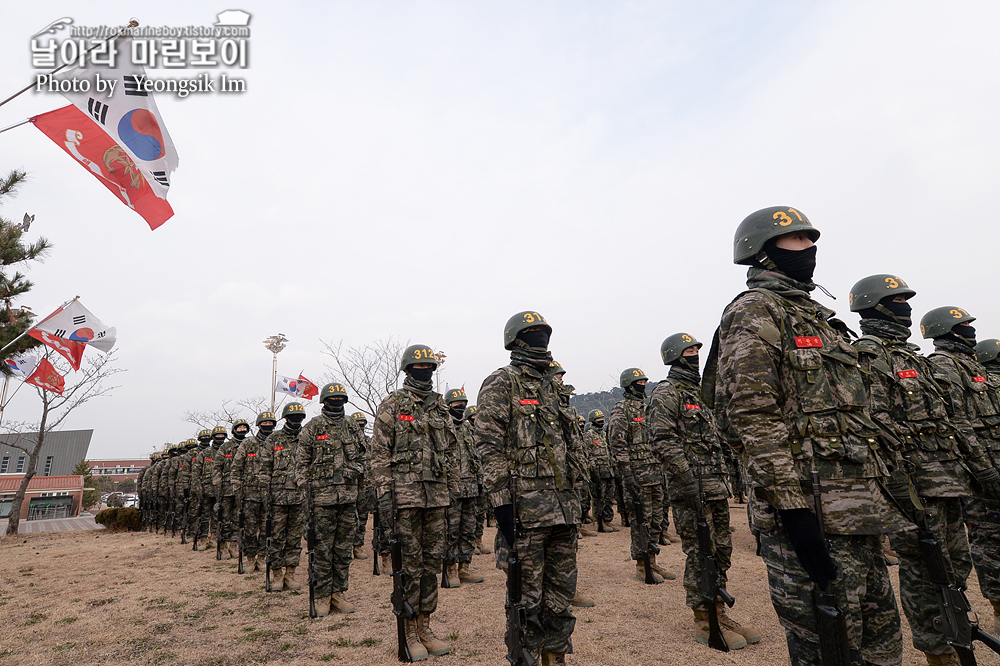 해병대 신병 1264기 3교육대 빨간명찰수여식_5060_2.jpg