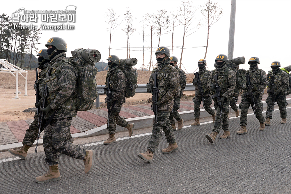 해병대 신병 1264기 5교육대 빨간명찰수여식_4924_9.jpg