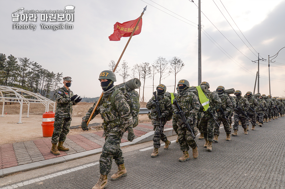 해병대 신병 1264기 5교육대 빨간명찰수여식_4924_3.jpg