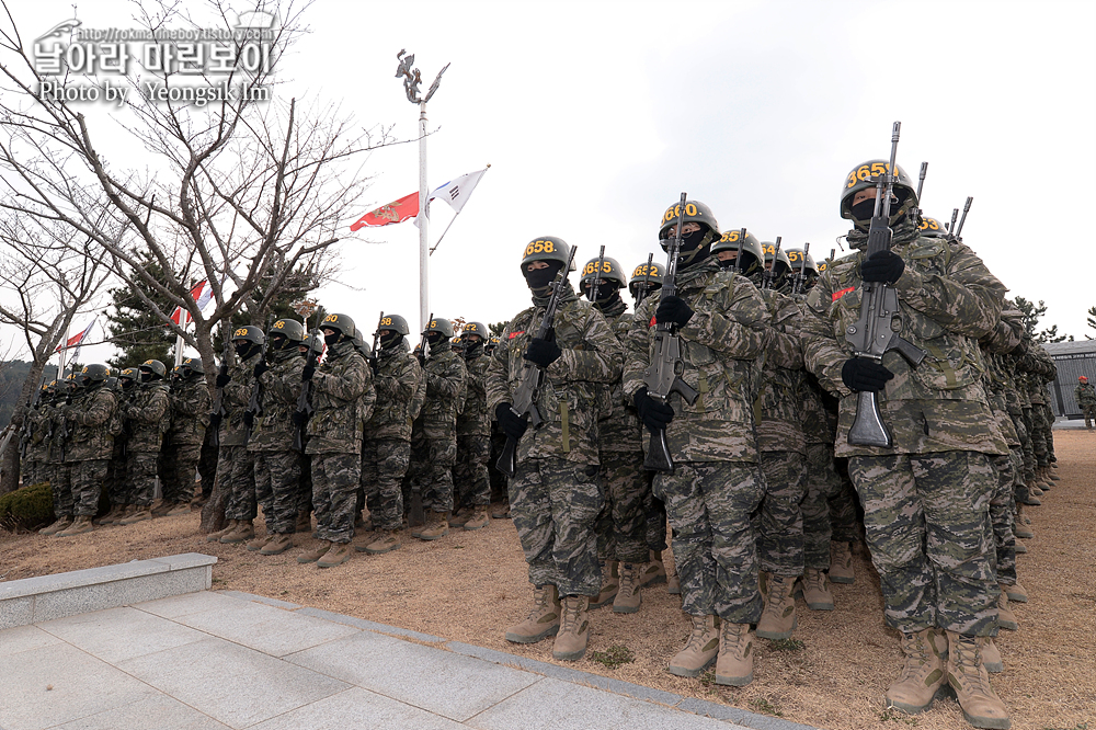 해병대 신병 1264기 3교육대 빨간명찰수여식_5060_4.jpg