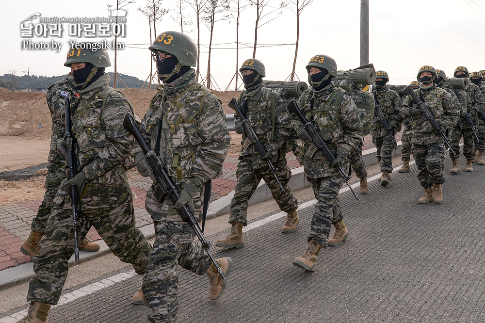 해병대 신병 1264기 5교육대 빨간명찰수여식_4924_4.jpg