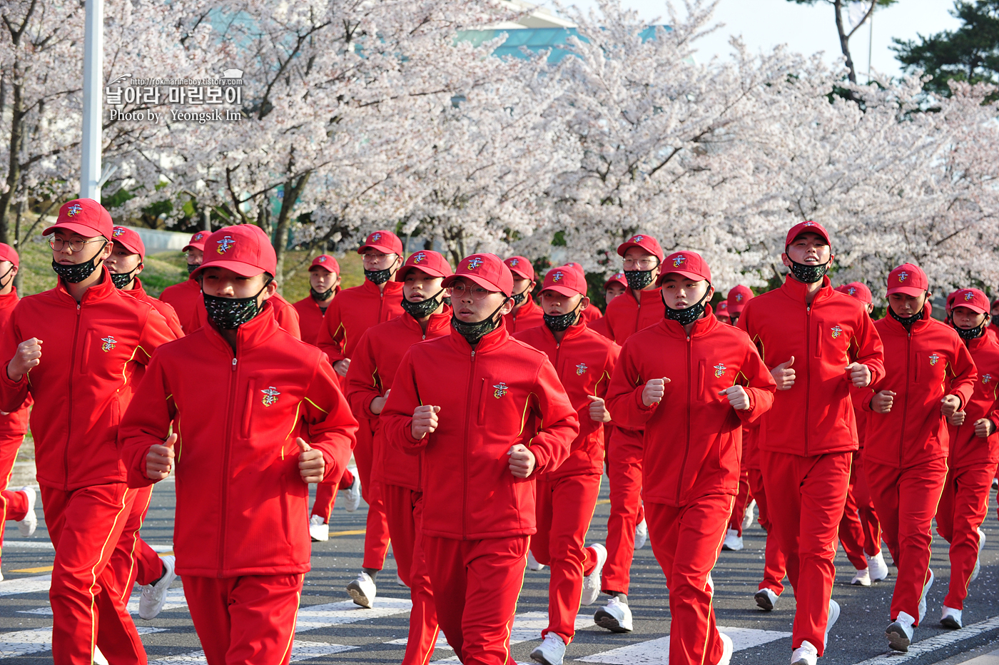 해병대 신병 1256기 3교육대 구보_1969.jpg