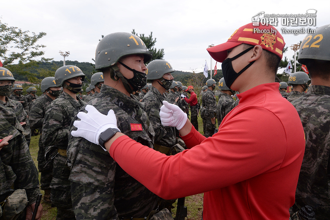 해병대 신병 1261기 빨간명찰수여식_8848_13.jpg