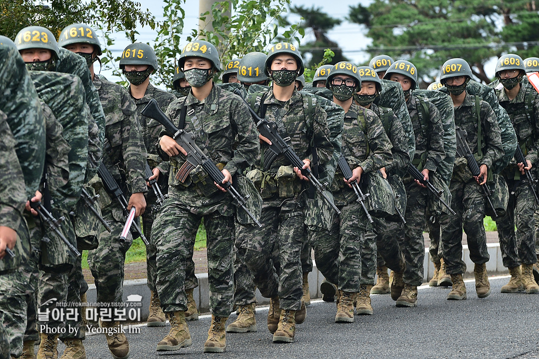 해병대 신병 1261기 빨간명찰수여식_8773.jpg