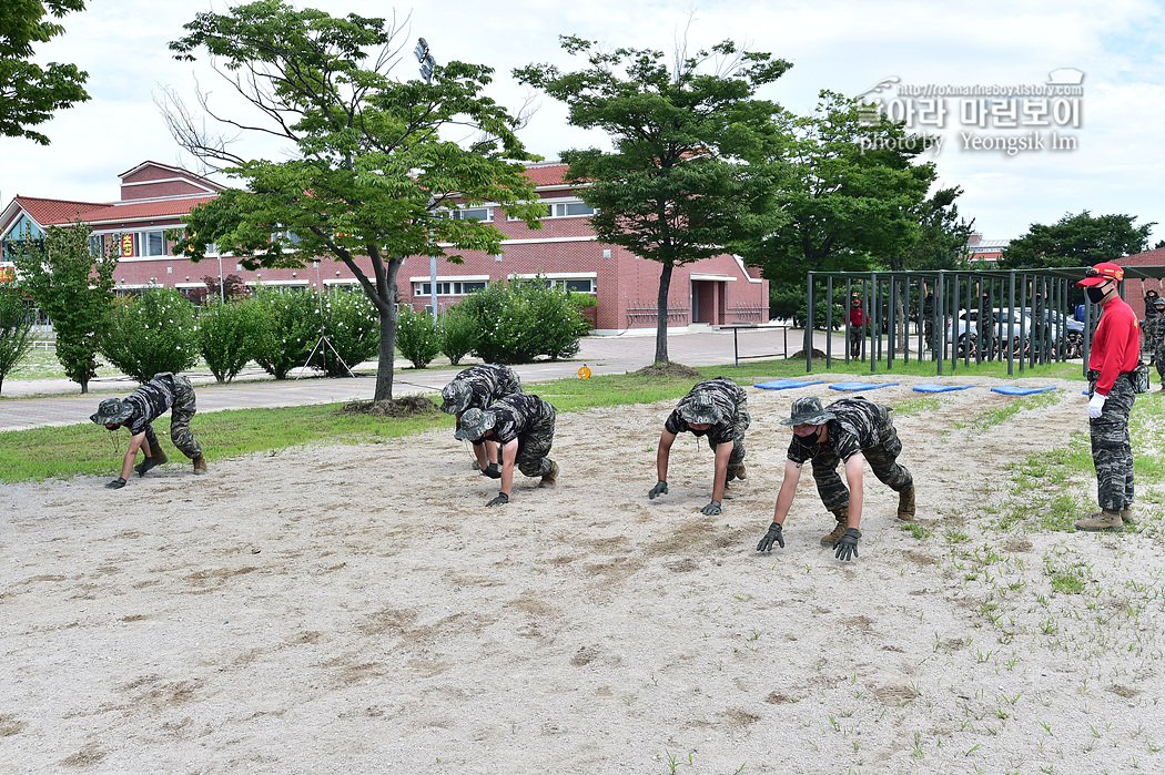 해병대 신병 1260기 5교육대 4주차 목봉장애물 사진 임영식 0_1259.jpg