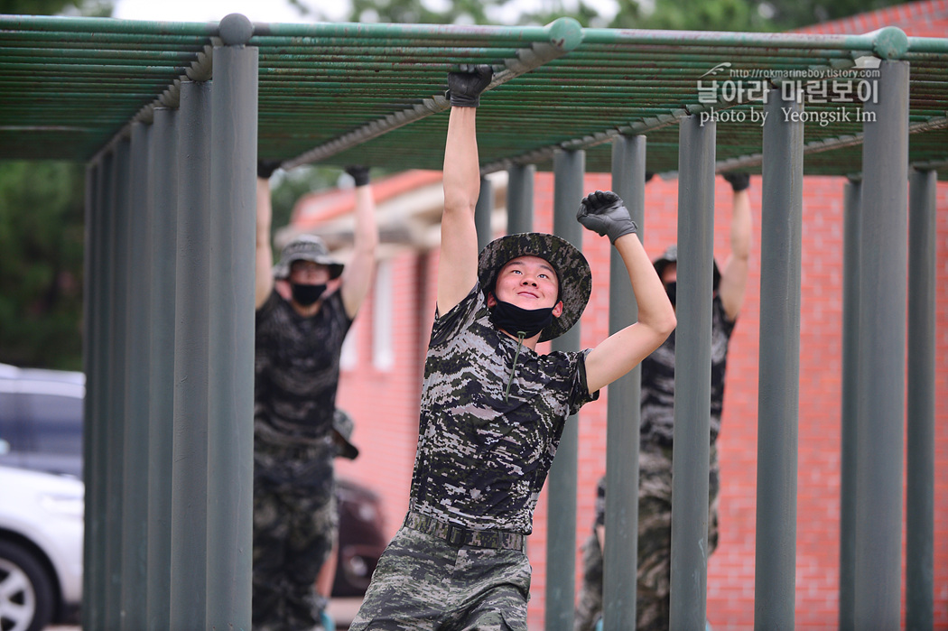 해병대 신병 1260기 5교육대 4주차 목봉장애물 사진 임영식 0_1425.jpg