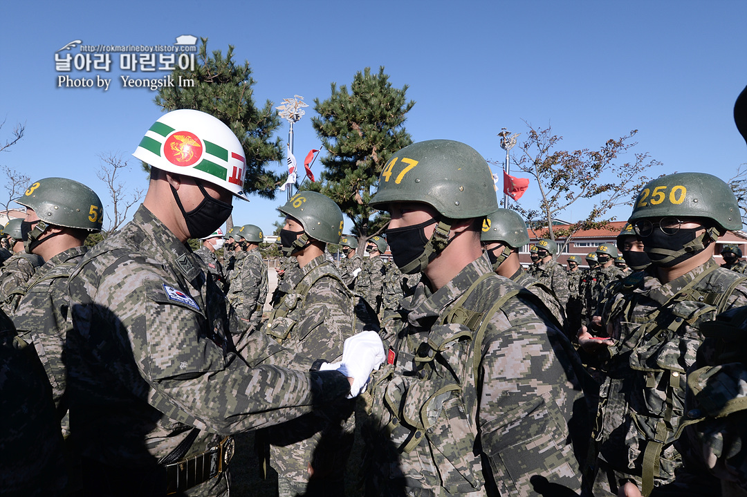 해병대 신병 1262기 5 빨간명찰수여식_8163.jpg