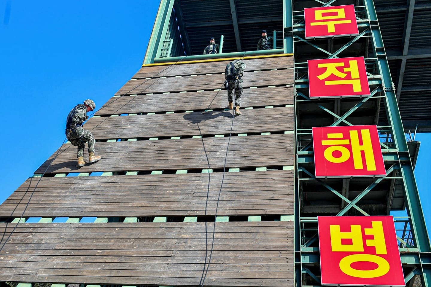 해병대1사단 2여단 산악훈련 4.jpg