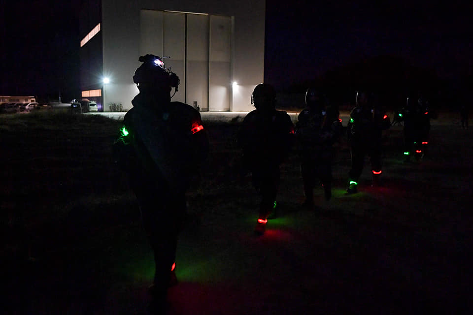 해병대 특수수색대원들의 야간 전술무장강하 8.jpg