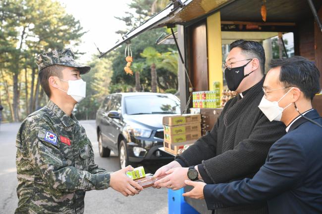 해병대9여단 군종장교.jpg