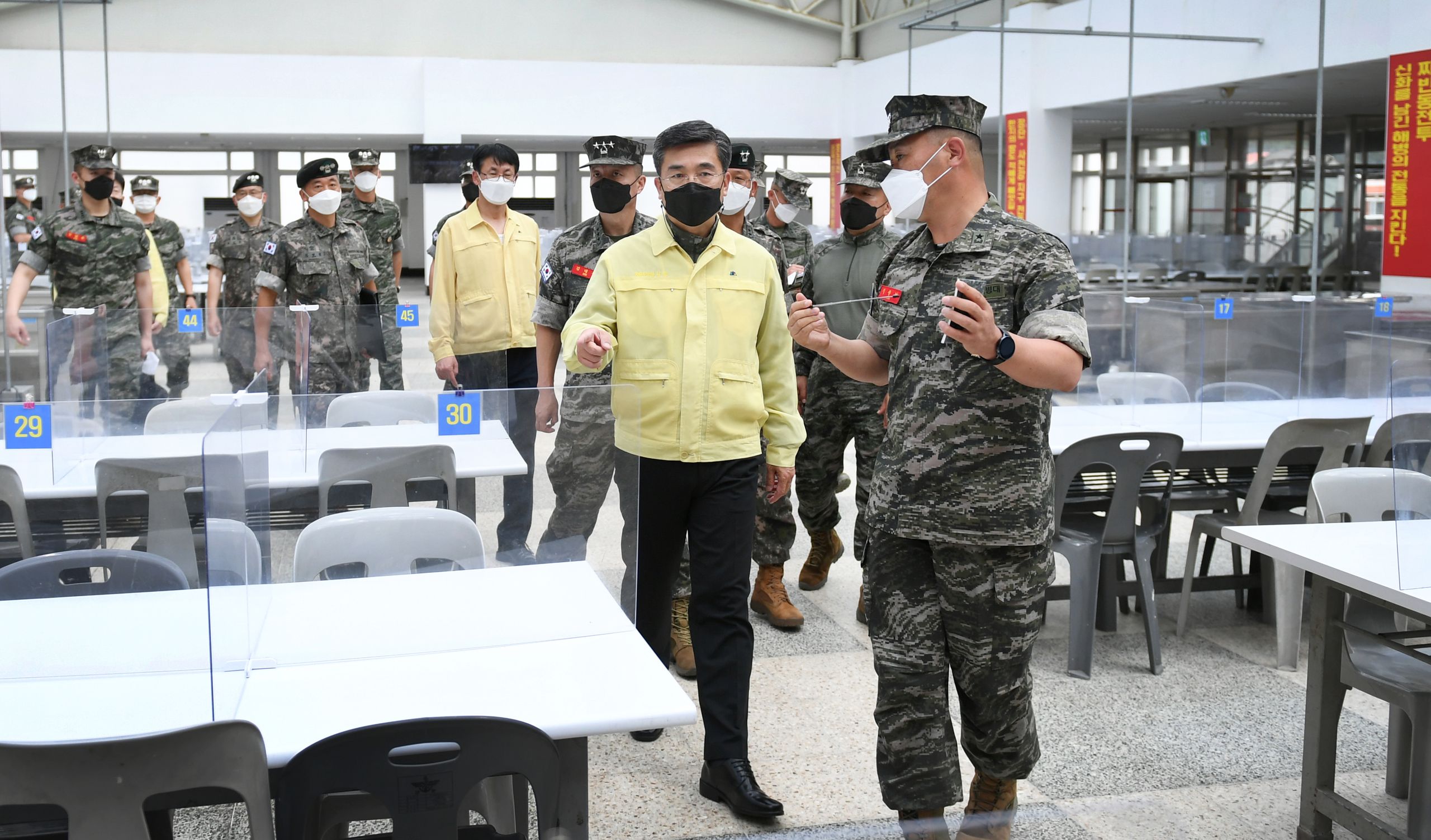 서욱 국방부장관, 해병대 교육훈련단 신병교육대 군 코로나 19 방역태세 점검.jpg