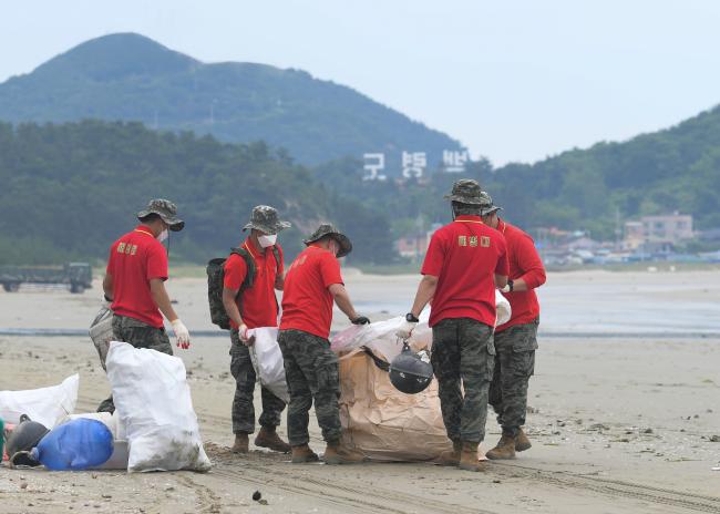 해병대6여단 청정 백령도 만들기 환경정화 활동.jpg