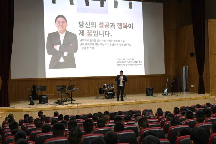 해병대2사단 선봉여단 북콘서트, 전대진 작가 강연 및 밴드동아리 공연 등.jpg