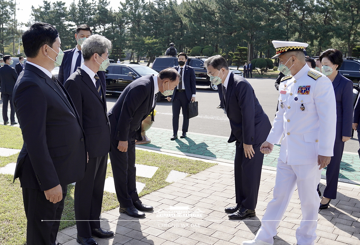 마린온 순직자 위령탑 참배 1.jpg