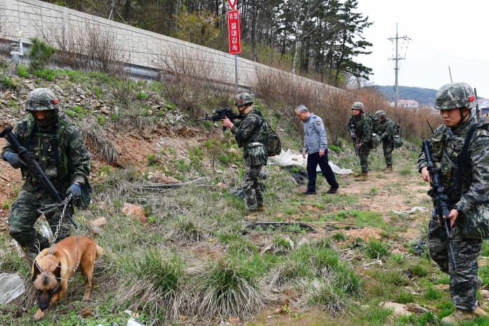 해병대6여단, 해양경찰과 합동 도서수색작전.jpg