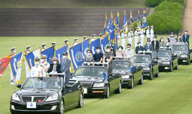 [해군] 조국 바다 수호 ‘호국영웅 10명’에 무공훈장.jpg