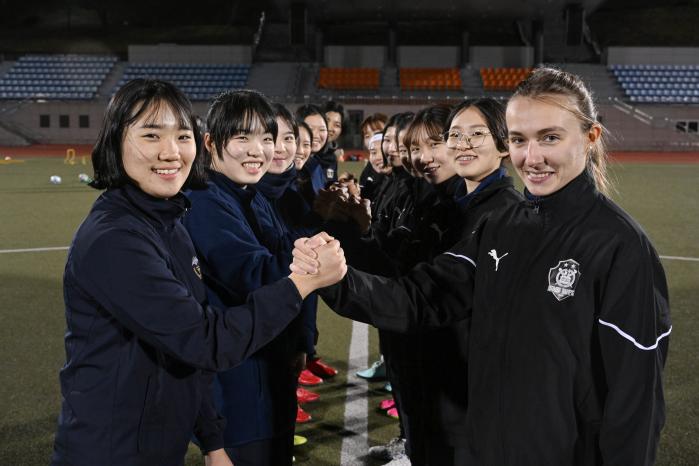 해사, 서울대 여자축구부 초청 ‘리더십 캠프’.jpg