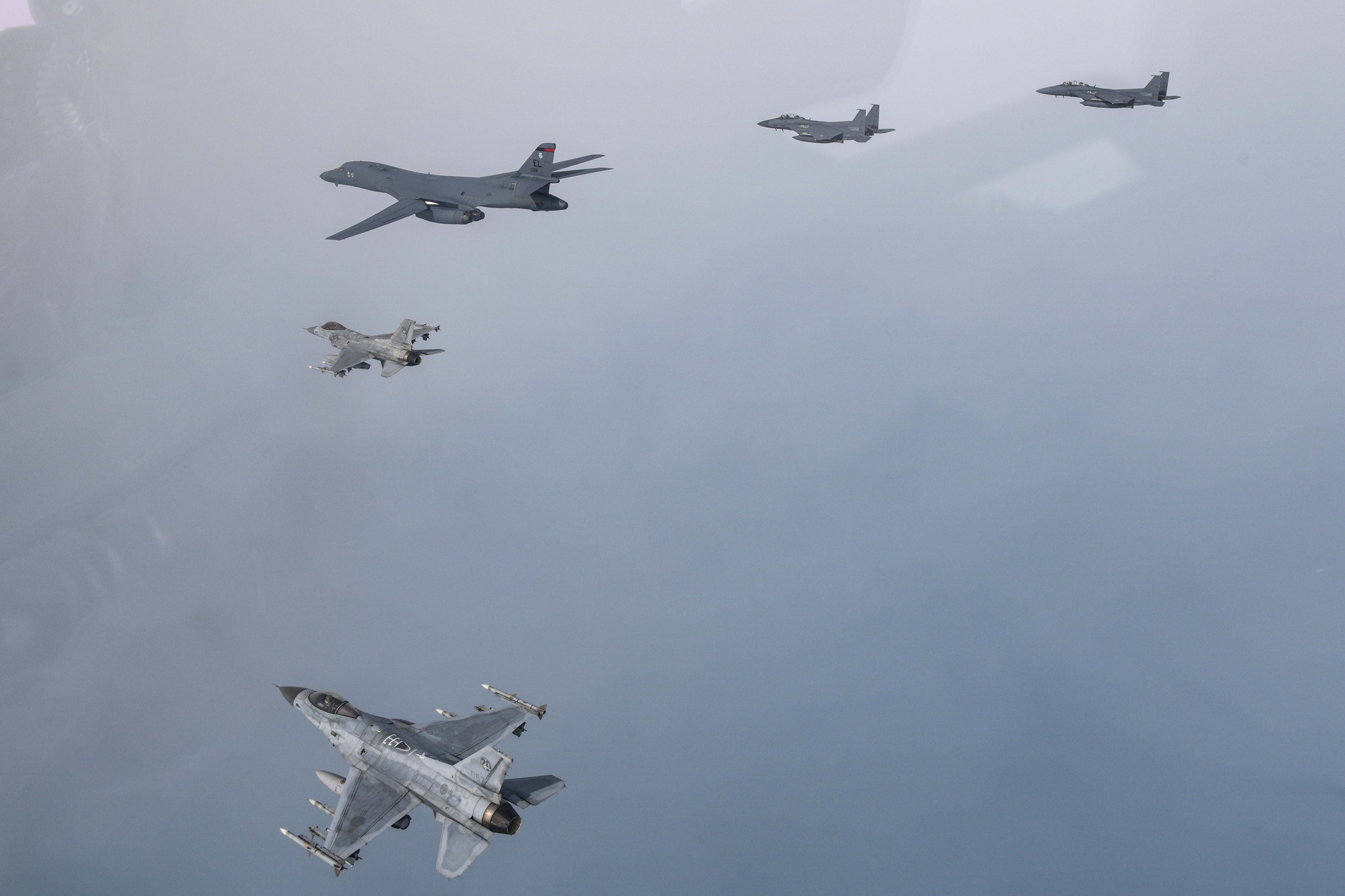 미국 전략폭격기(B-1B) 한반도 전개 연합공중훈련 시행 4.jpg