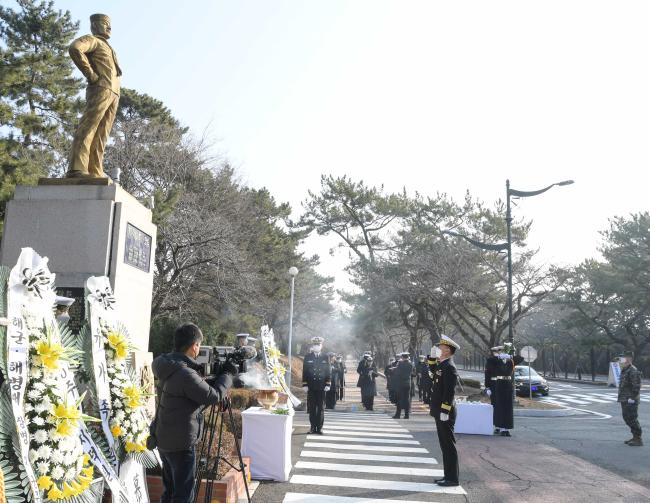 해군진기사, 제55주기 추모제 거행.jpg