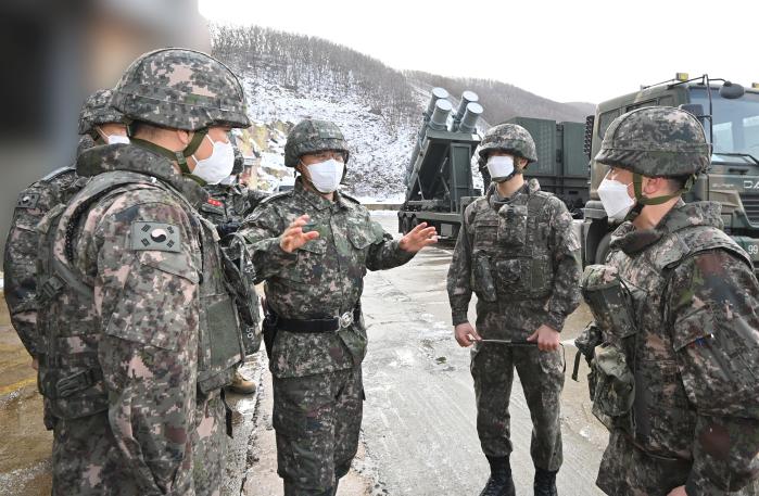 이종호 해군참모총장 서북도서 장병 격려.jpg