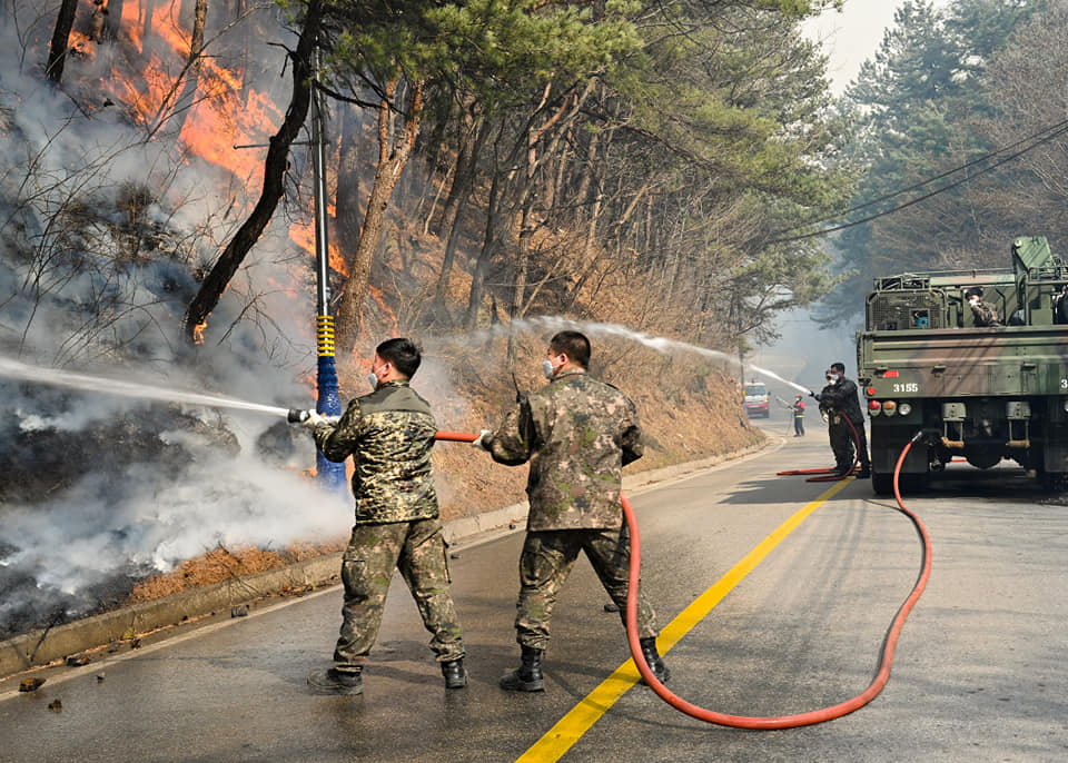 공군은 화재진압 7.jpg