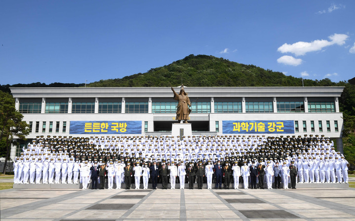 해군 해병대 사관후보생 132기 수료 및 임관식.jpg