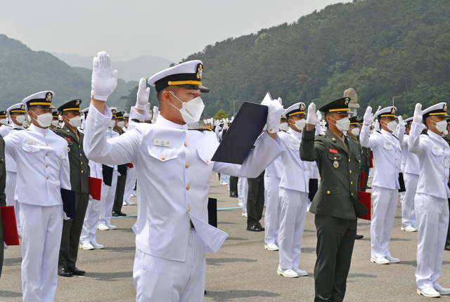 해군해병대 사관후보생 임관.jpg