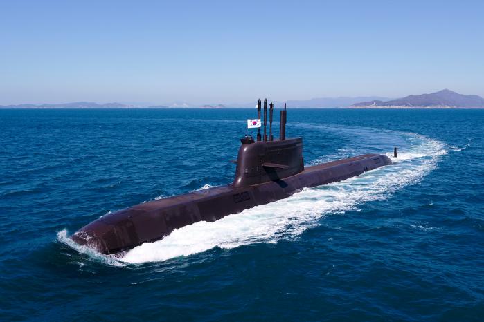 3000톤급 잠수함 2번함 ‘안무함’ 해군 인도.jpg
