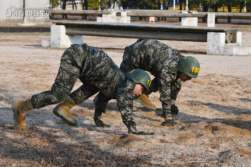 신병1301기_2주차_장애물_8185.jpg