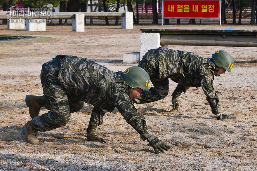 신병1301기_2주차_장애물_8177.jpg