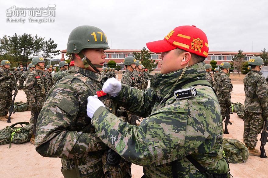 신병1301기_빨간명찰수여식_2644_2.jpg