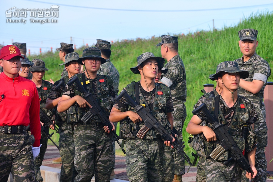 신병1295기 빨간명찰수여식_8704.jpg