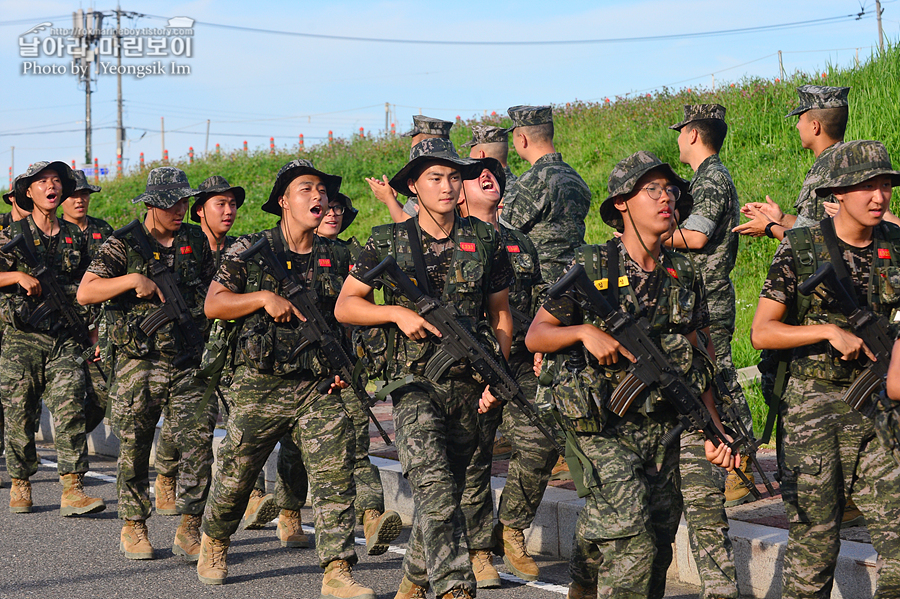 신병1295기 빨간명찰수여식_8738.jpg