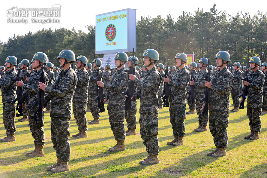 신병1291기빨간명찰수여식_5571.jpg