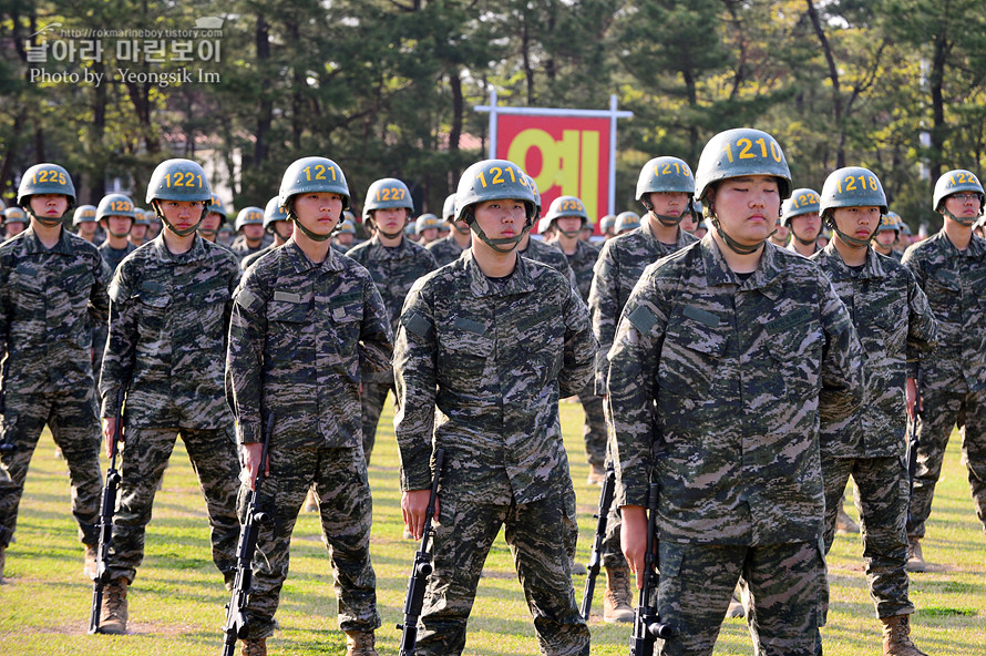 신병1291기빨간명찰수여식_5596.jpg