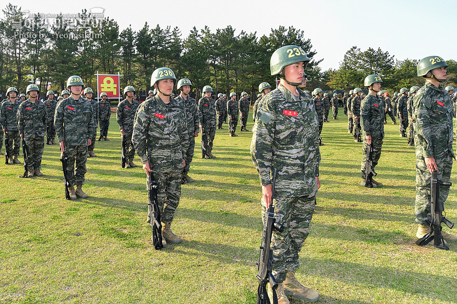 신병1291기빨간명찰수여식_5625_1.jpg