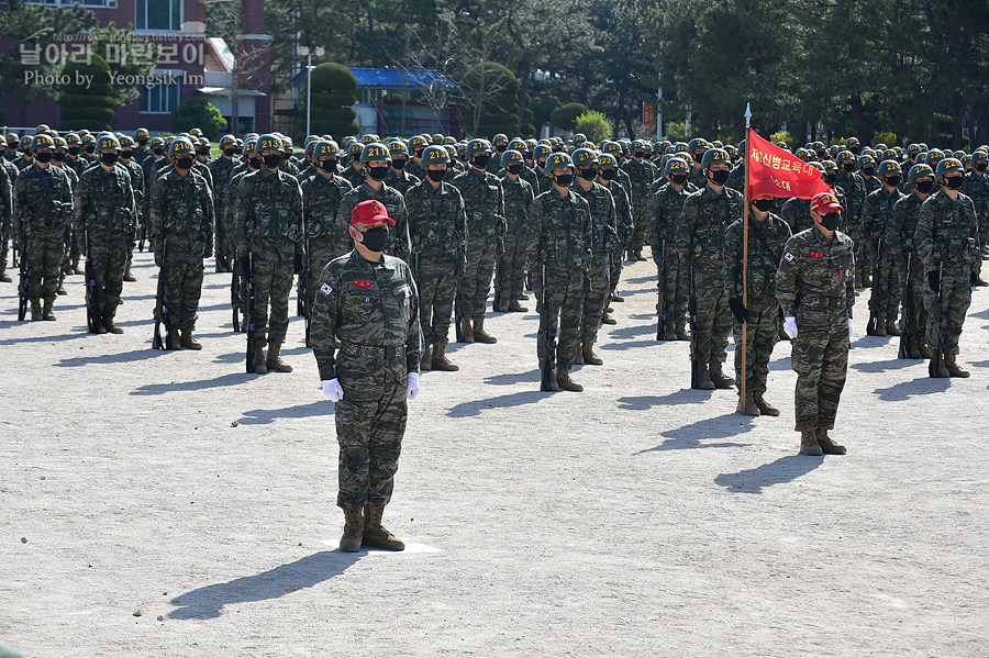 신병1279기빨간명찰수여식_7424.jpg