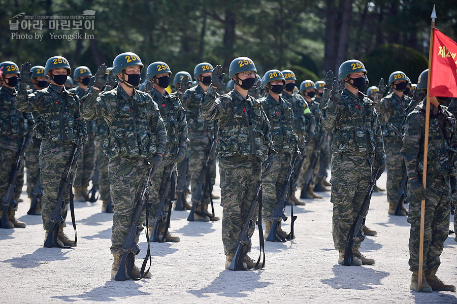 신병1279기빨간명찰수여식_9609.jpg