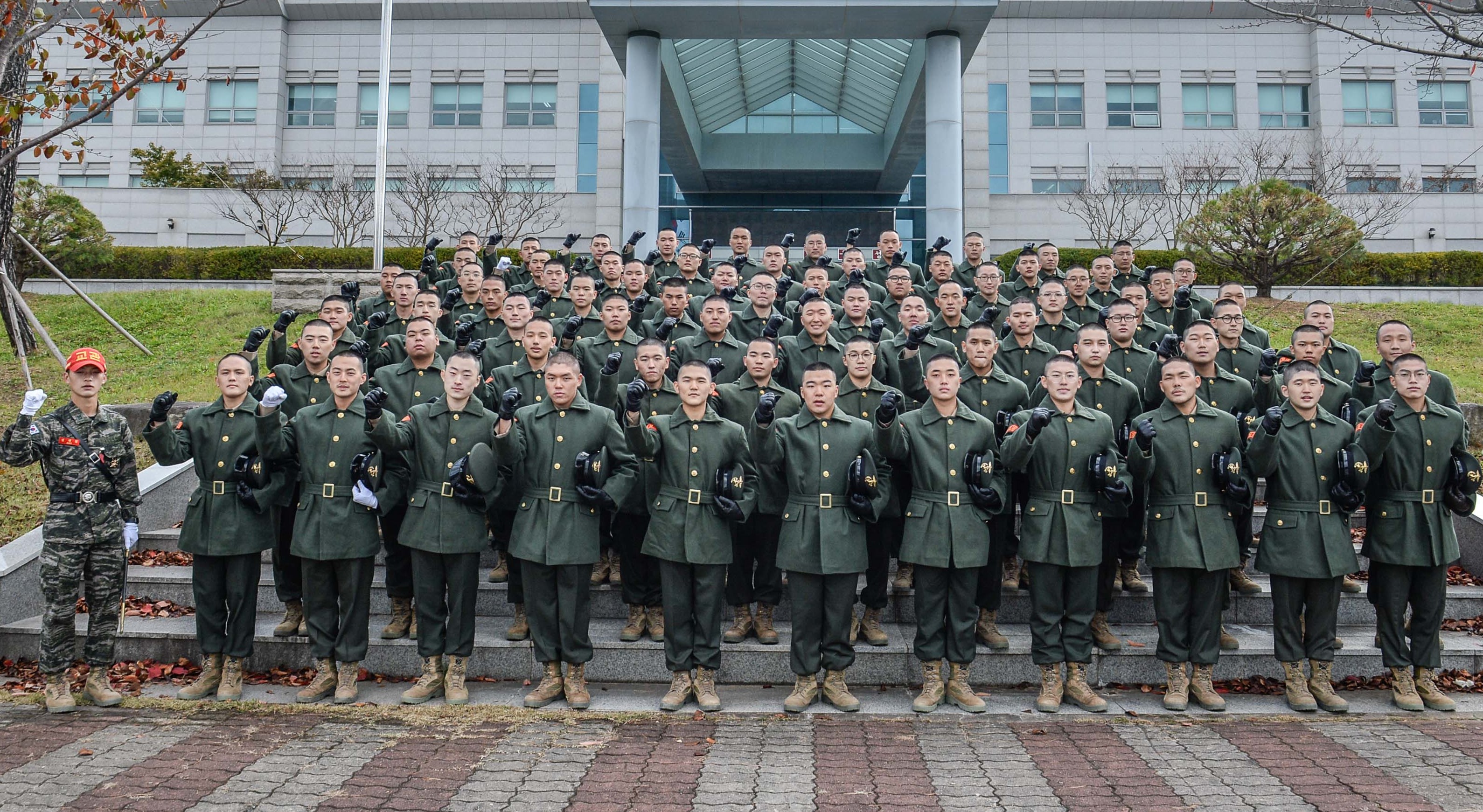 해병 1274기 3교육대 수료기념 단체사진 무적해병소대.jpg